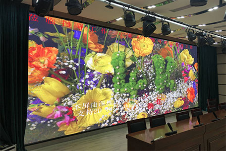 深圳市马山头学校多功能厅室内全彩P2.5带3D功能全彩LED显示屏