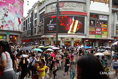 深圳东门步行街户外全彩LED显示屏